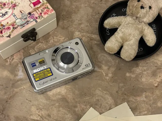 Sony Cyber-shot W210